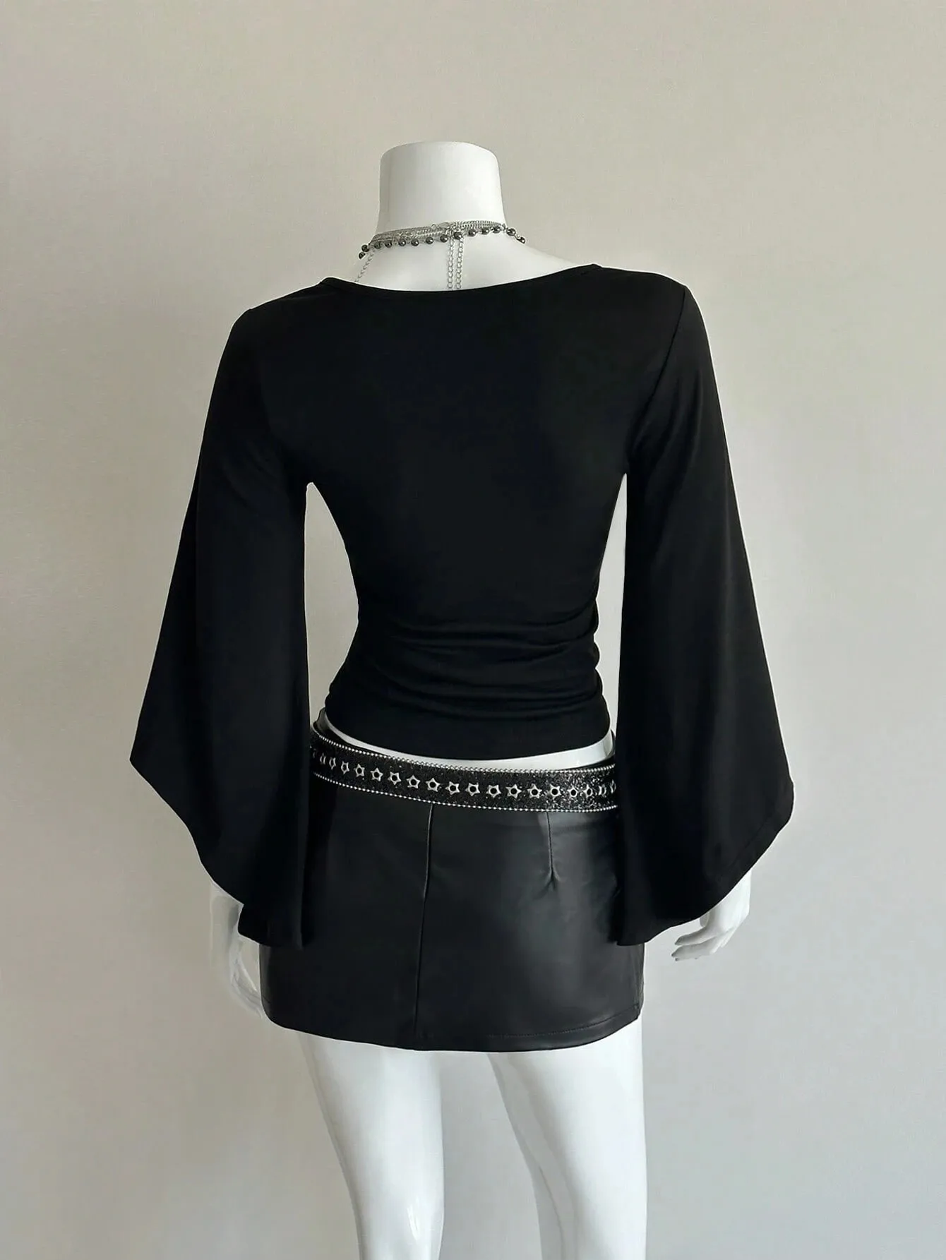 Women Deep V Neck Zip Front Flare Long Sleeve Side Ruched Slim Fit Cropped Top 2026 Gothic Streetwear Solid Black Going Out Fitt