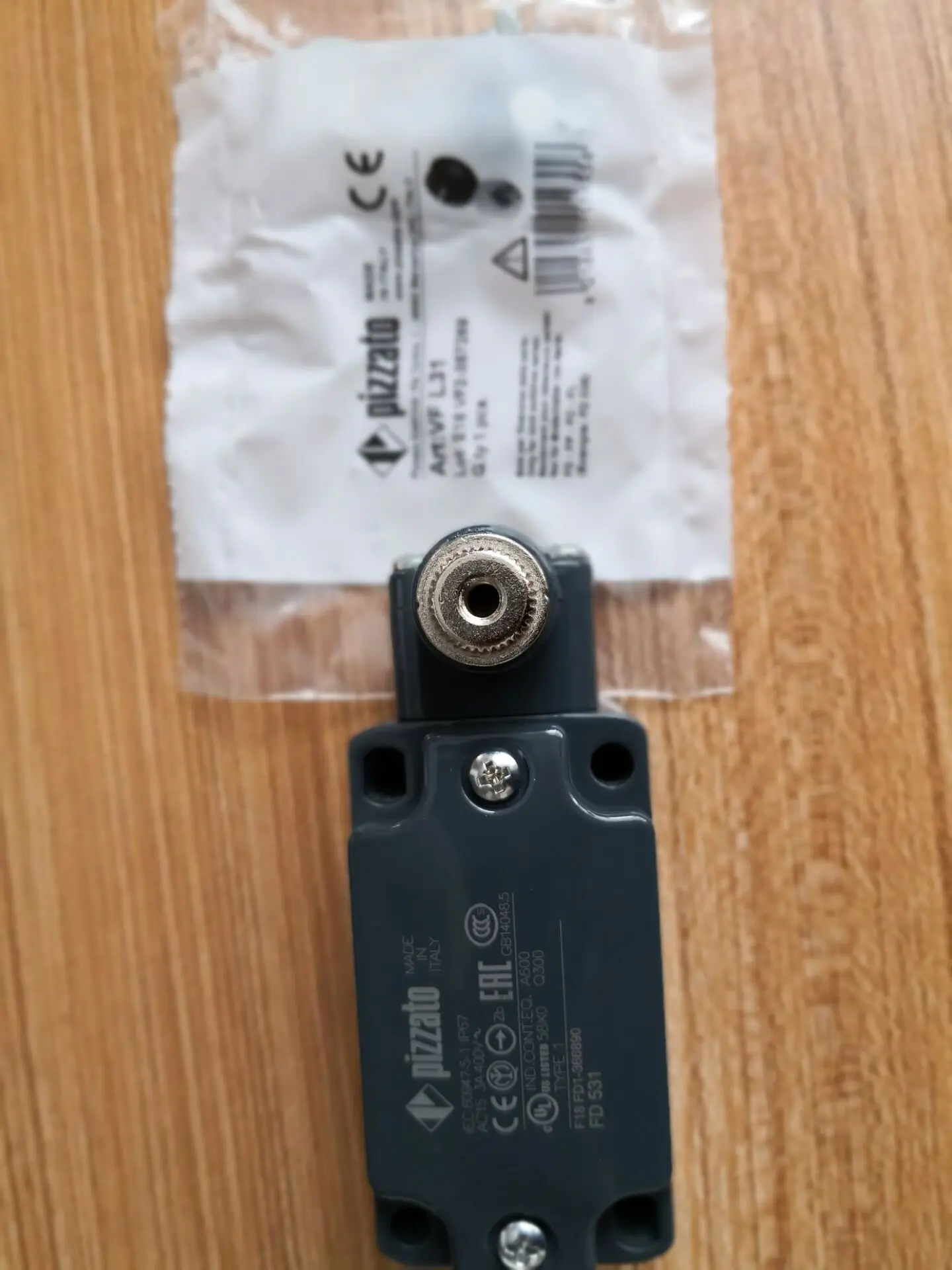 

New original Pizzato limit switch FD 531