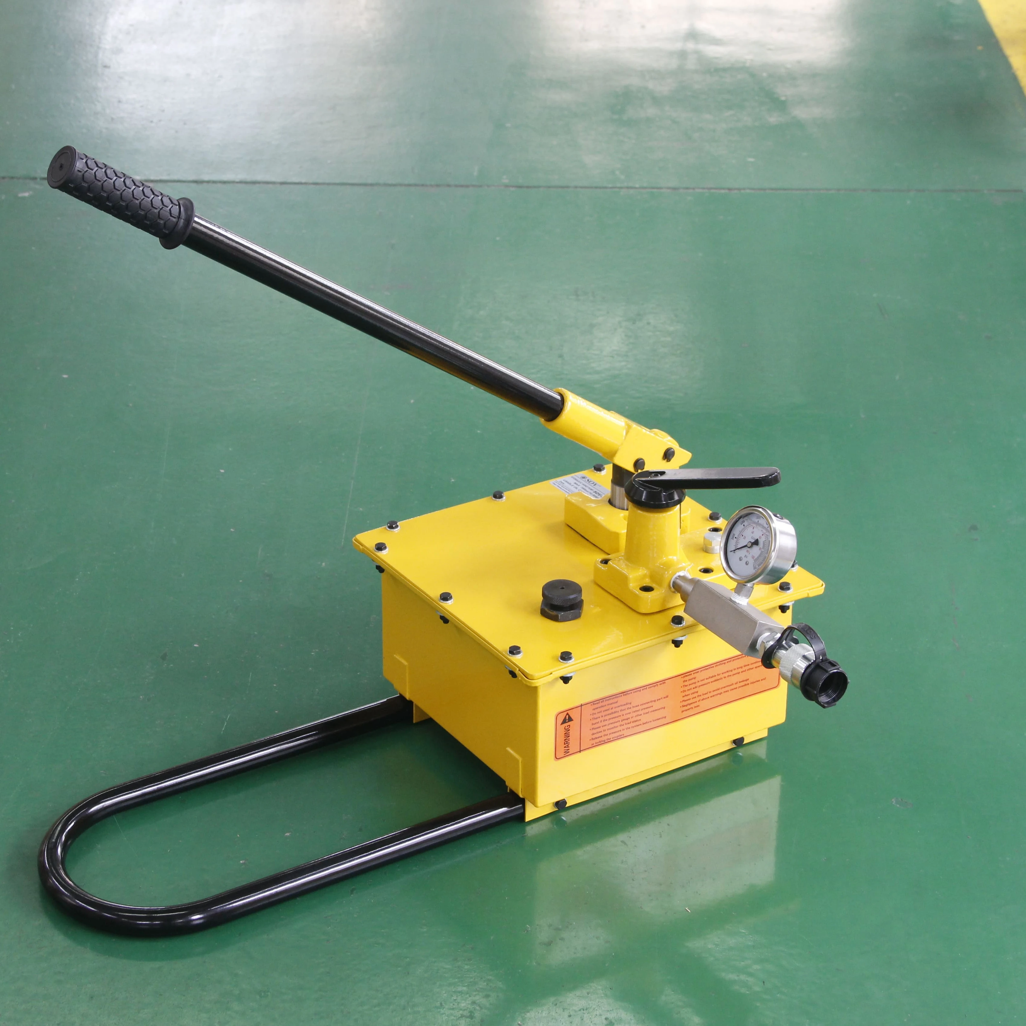 

P462, Two Speed, ULTIMA Steel Hydraulic Hand Pump, 7400 In3 Usable Oil, For Use With Single-Acting Cylinders