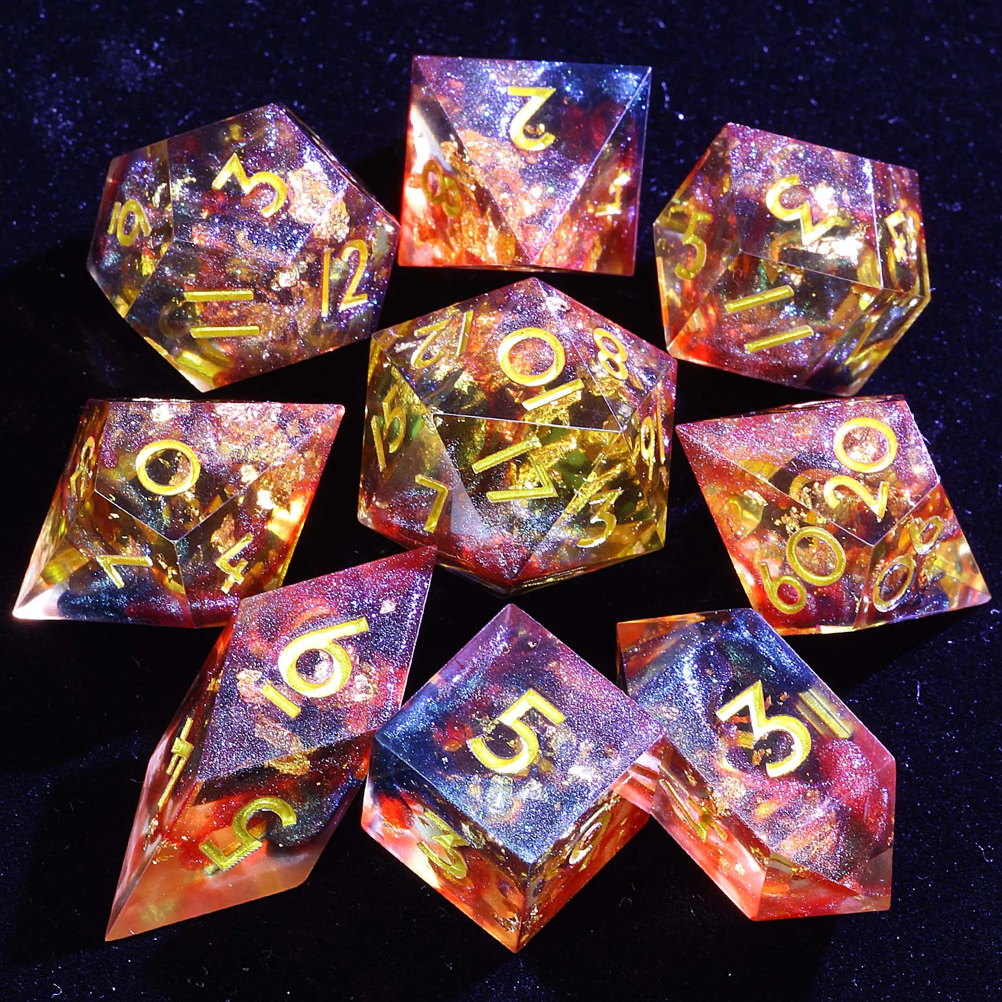 

9. Набор кубиков из многогранной смолы DD Trinity Aurora Forge