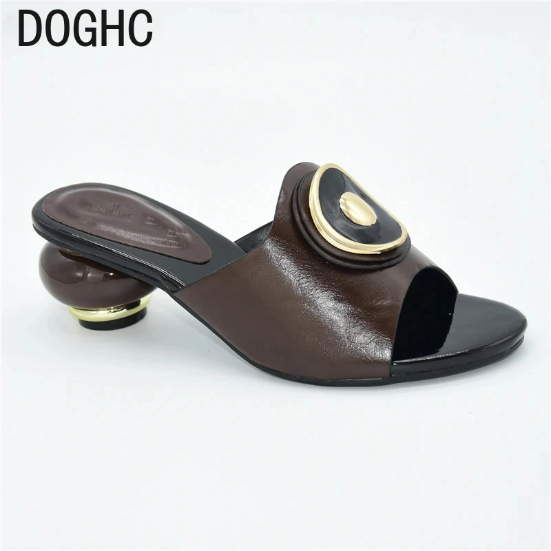 

Женские летние тапочки, высококачественные шлепанцы для женщин, свадебные туфли-лодочки, женские тапочки в нигерийском стиле, босоножки на низком каблуке