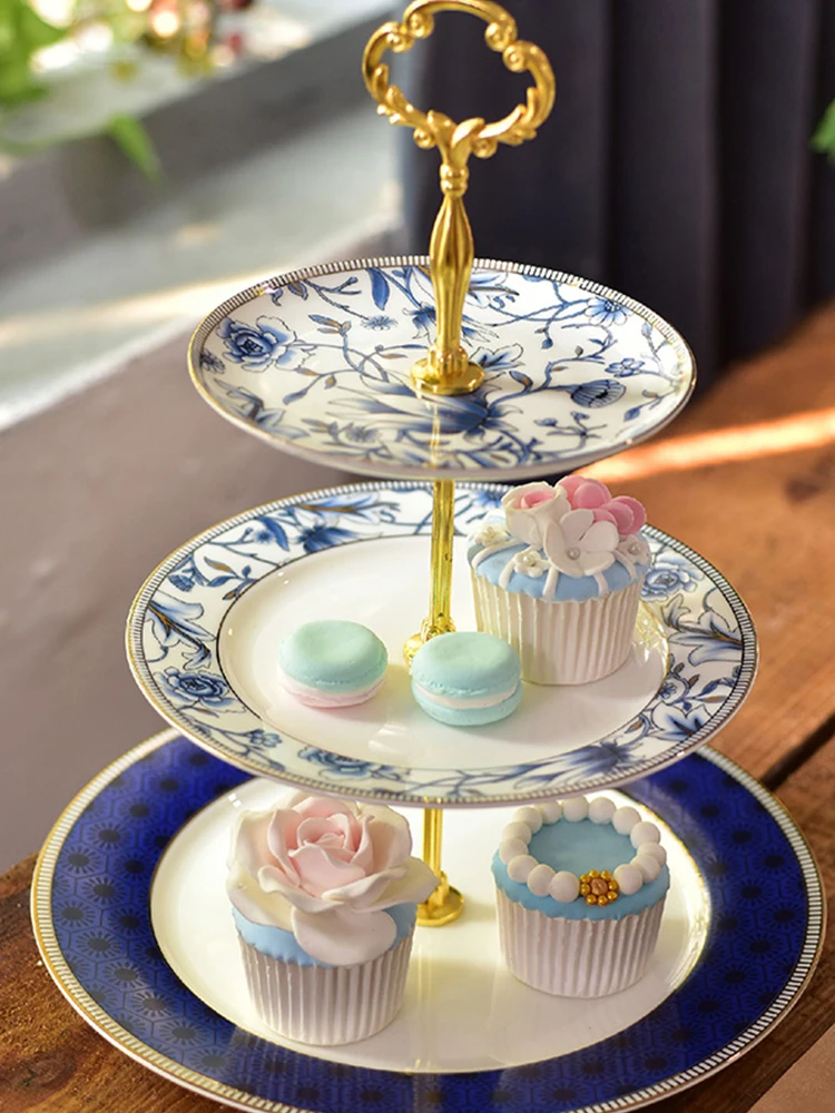 European style Dim sum dish, high-end British style living room, creative cake rack, exquisite ceramic decoration and ornaments