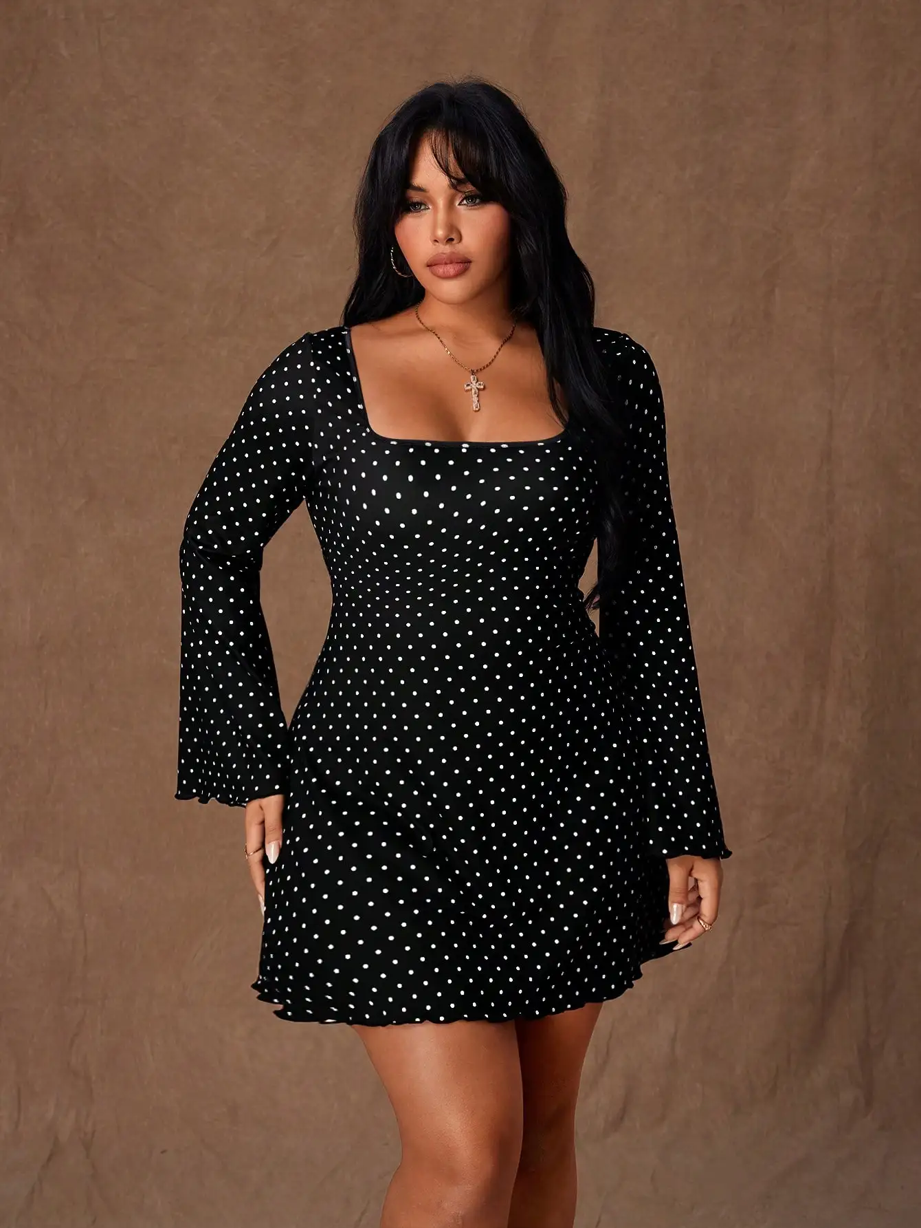

Черное мини-платье в горошек больших размеров с расклешенными рукавами и квадратным вырезом, элегантная одежда для вечеринок на осень-зиму