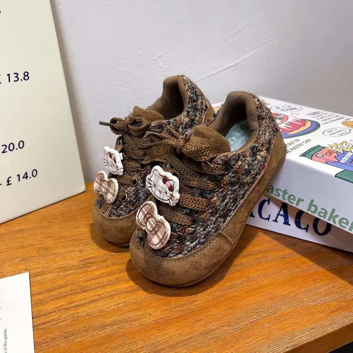 

Прямая доставка r ‌ Eal Picture, новинка 2025 года, удобные модные повседневные туфли на плоской подошве с бантом «Hello Kitty» для девочек и детей