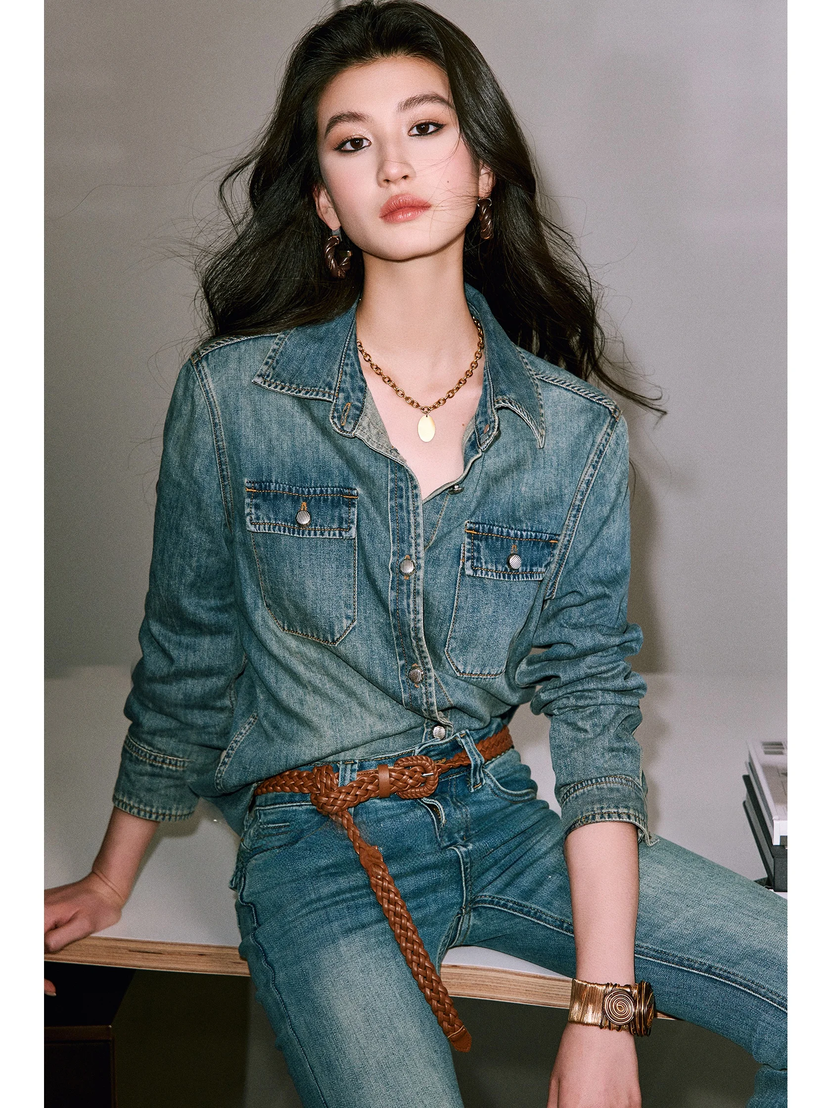 

Женская рубашка WANGXO в повседневном стиле с длинным рукавом, из выстиранного денима, винтажная, с 3D-градиентом, отложным воротником, прямого кроя, модная, сп...