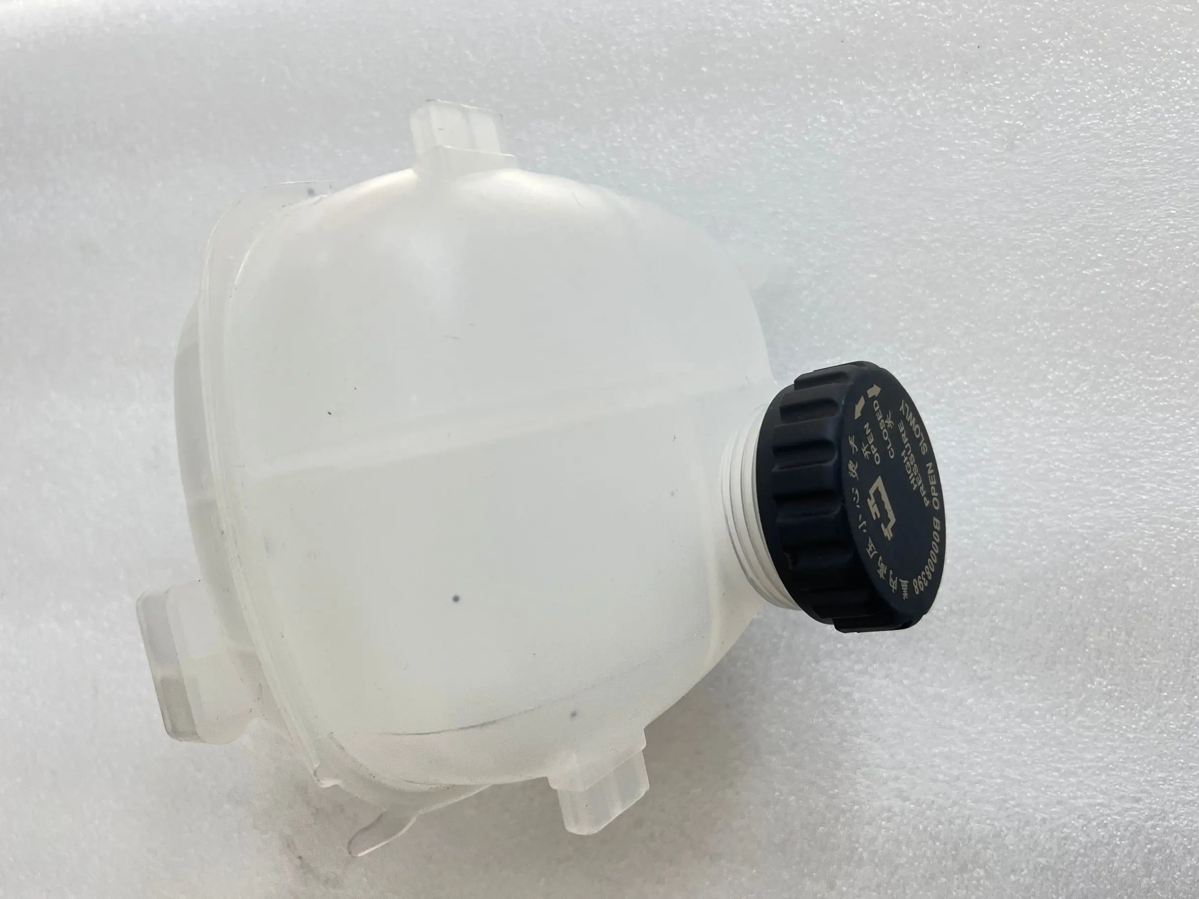 Auxiliary Water Tank Expansion Kettle Is Applicable To Beijing Off-road Vehicle BJ40 BJ40L BJ80 OEM: A00000032