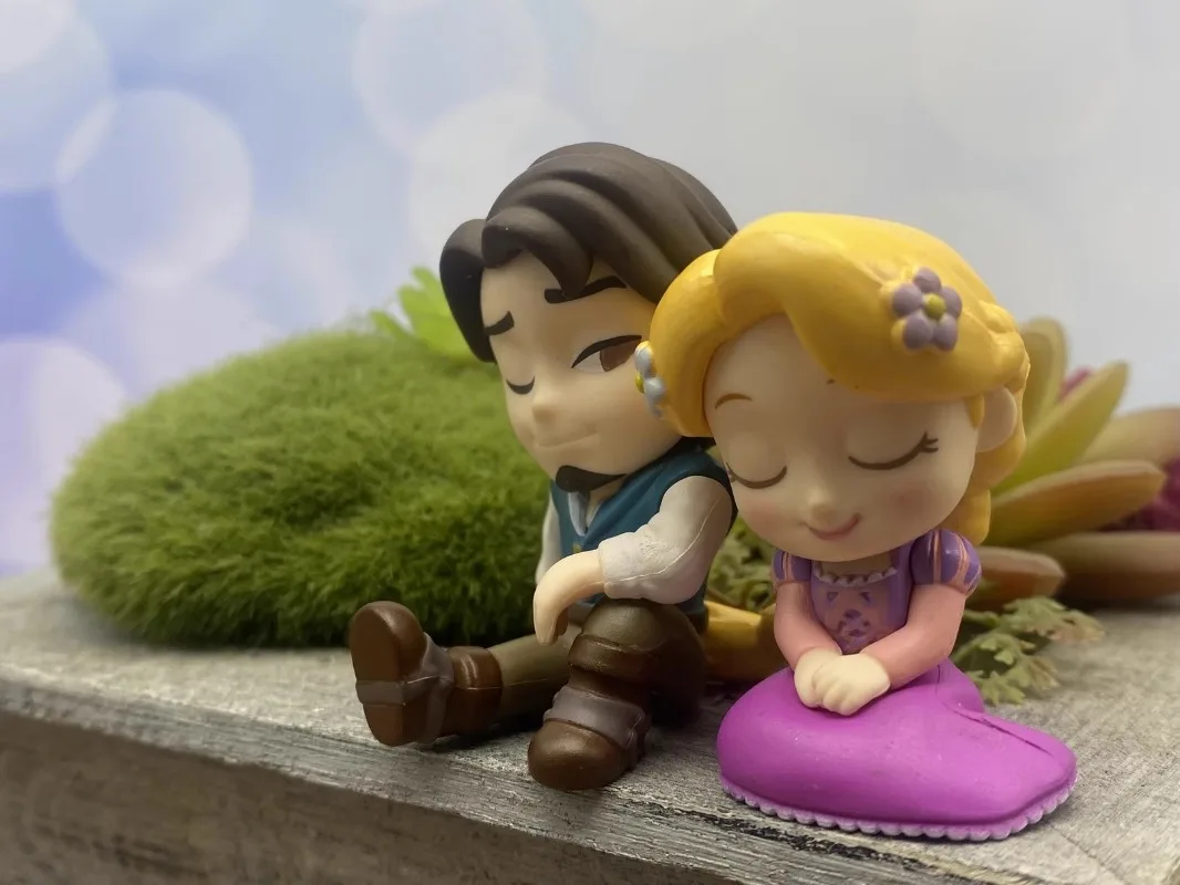Disney aggrovigliato Kawaii giappone Gashapon Figurine Anime Doll Rapunzel Cute Capsule Toys modello in miniatura regalo