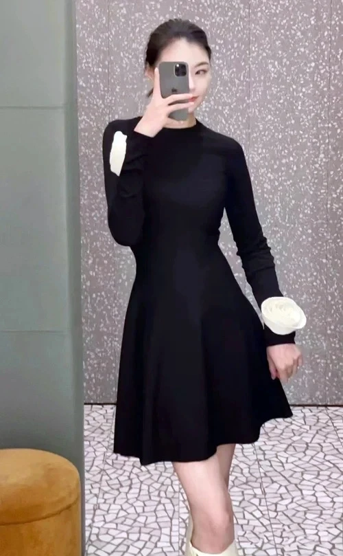 2024 Spring Luxury New Women High Quality Flower Knitted Slim Fashion Dress for Female