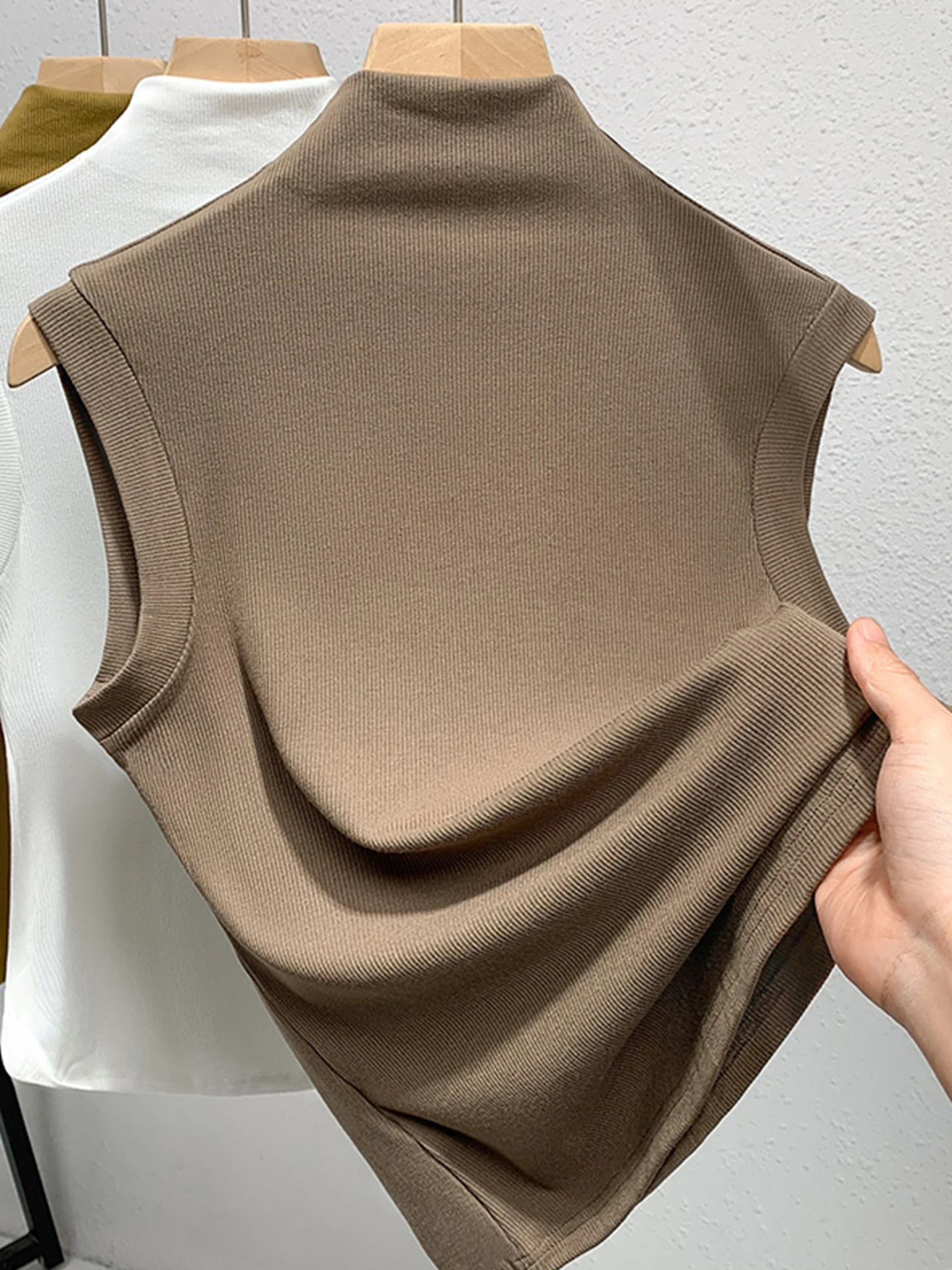 

Облегающий вязаный жилет Топ с высоким воротником Svel Pure Color Внутренняя одежда Base irt Commute Sle Корейская версия Лето 2025 г.