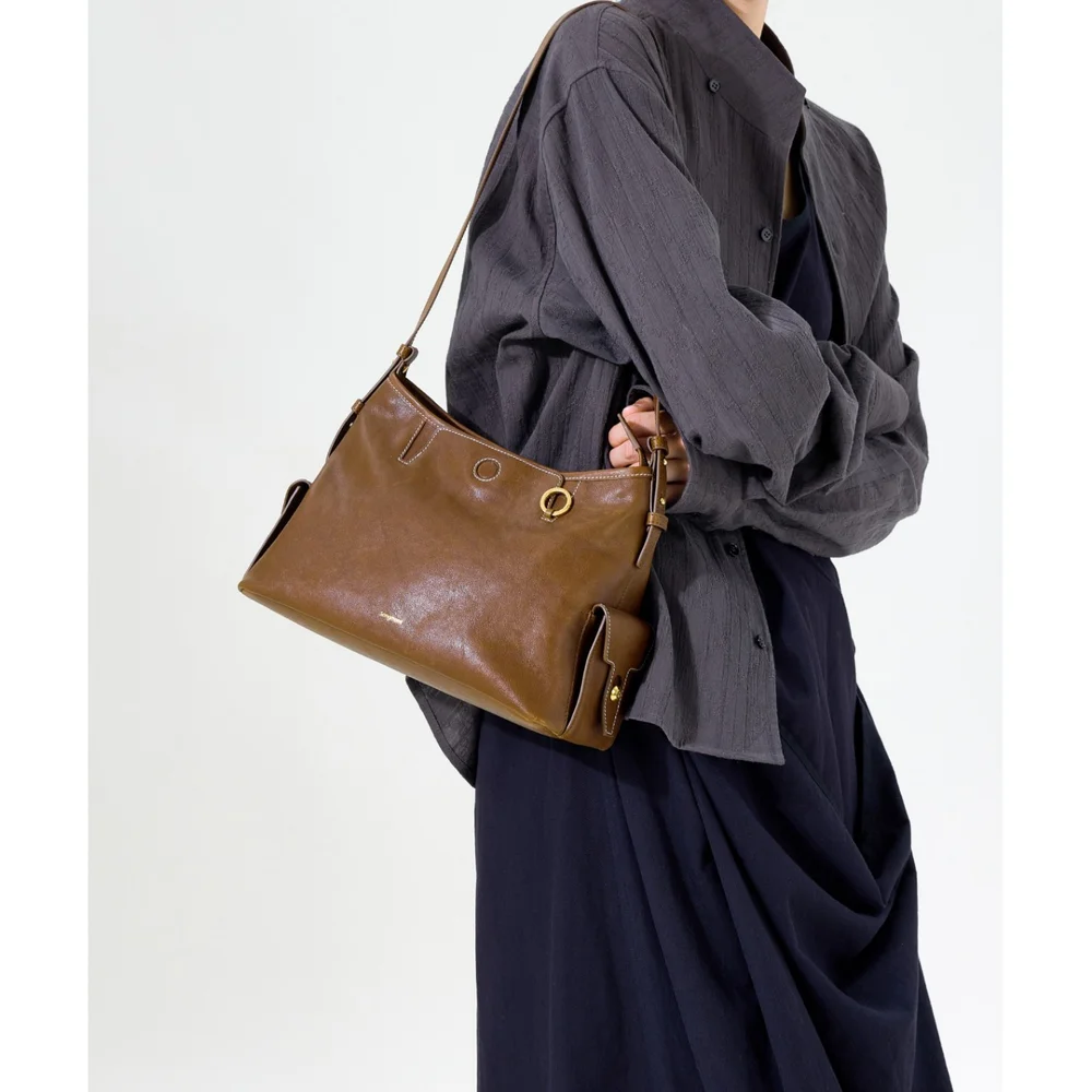 

New Vegetable-Tanned Leather Large-Capacity Shoulder Crossbody Bag, Multi-Functional High-End Travel Cosmetic Bag, Mommy Bag