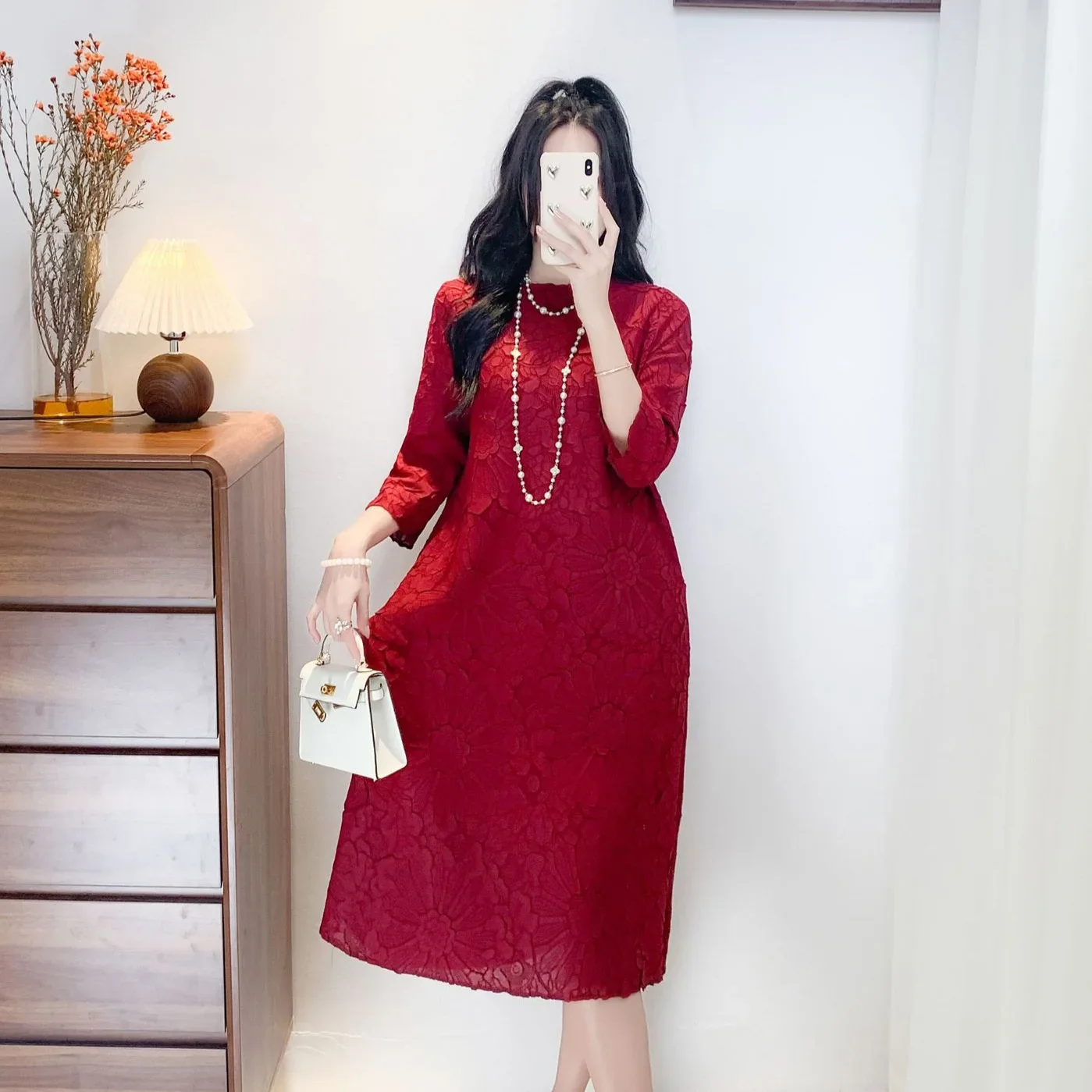 

SXZ Pleats Dress Miyake Pleats 2025 Spring New Pleats Embroidery Pure Color Loose Thin Foreign Style Mid-length Dress Dresses