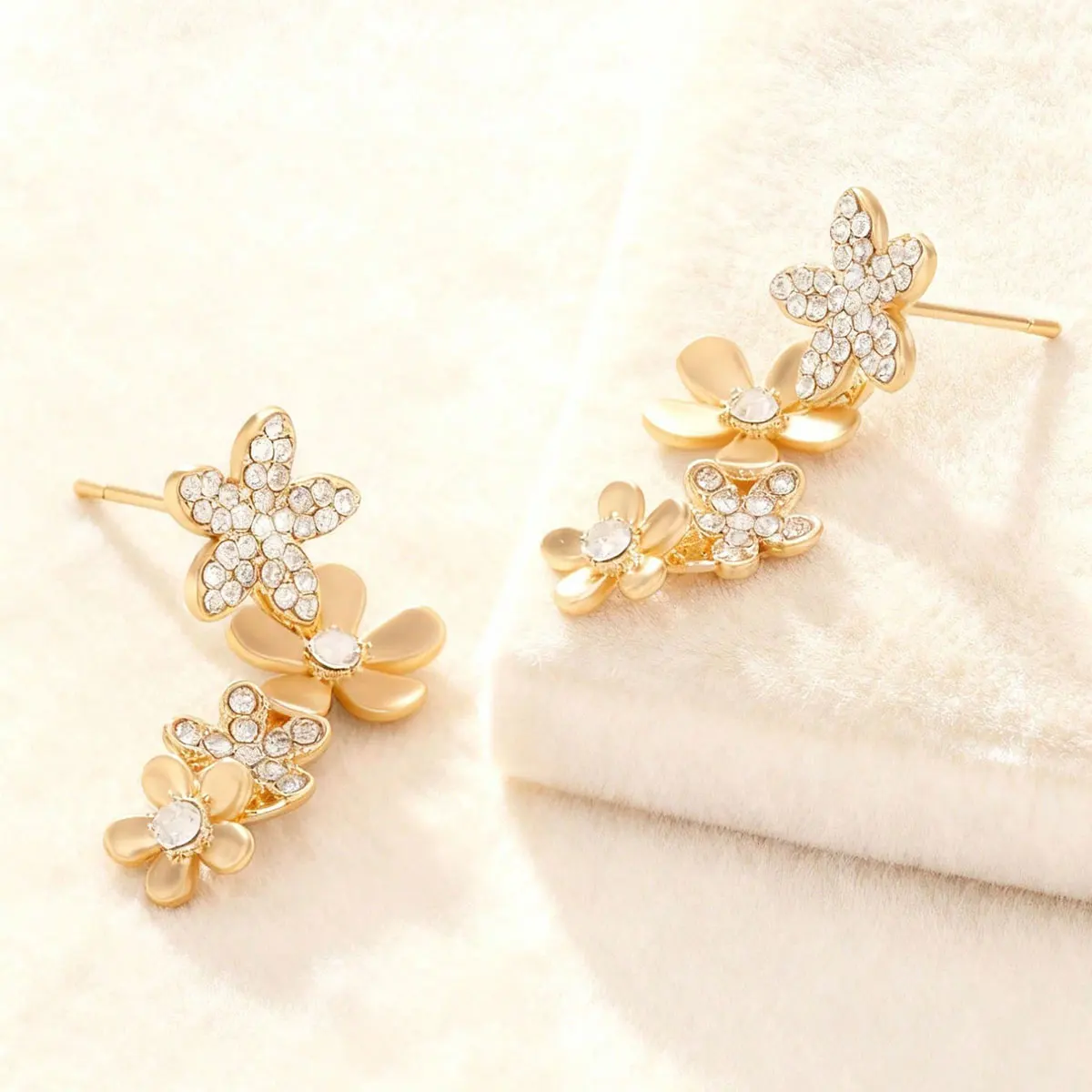 زوج واحد من الأقراط على شكل زهرة بتصميم مرصع بالألماس باللون الذهبي، أقراط ذهبية متعددة الاستخدامات #4