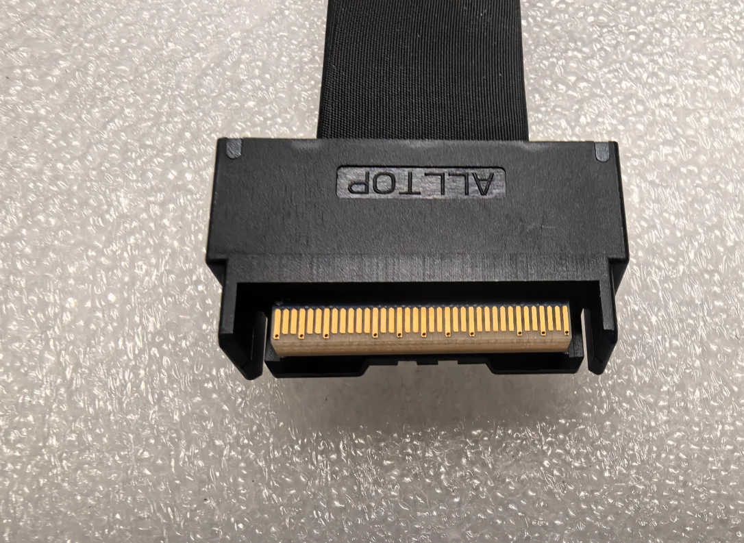 MCIO‌ 74P to SFF-8654 SlimSAS 8i 74 Pin 14022-00330200