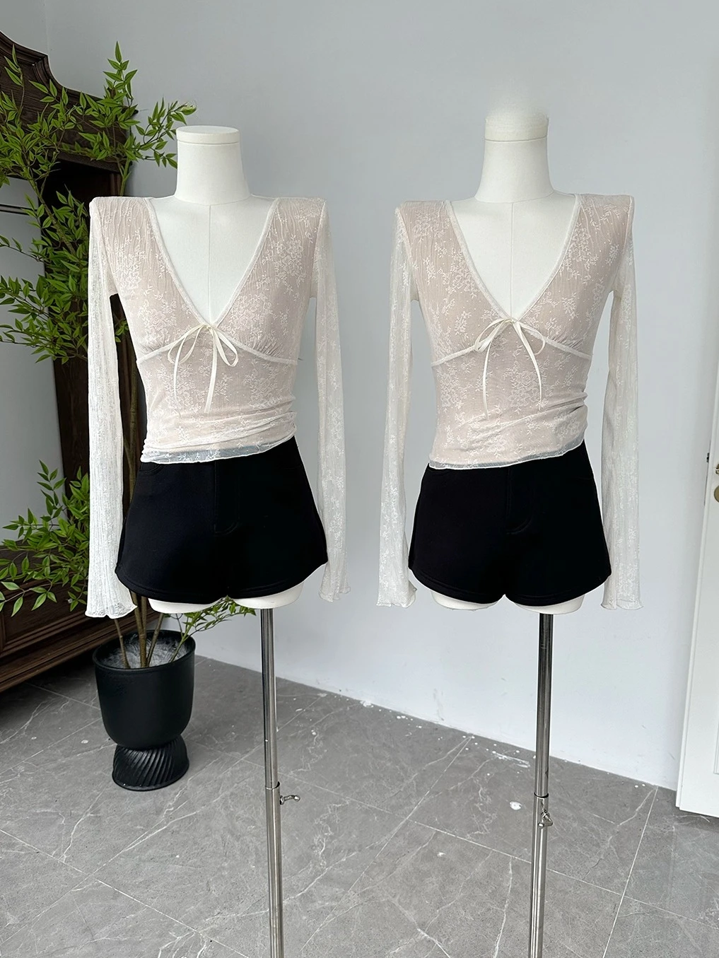 

Aesthetic Mesh T Shirts Women Vintage V Neck Lace Bow Cropped Tops Y2k Sexy Slim Fit Long Sleeve Tee Shirts