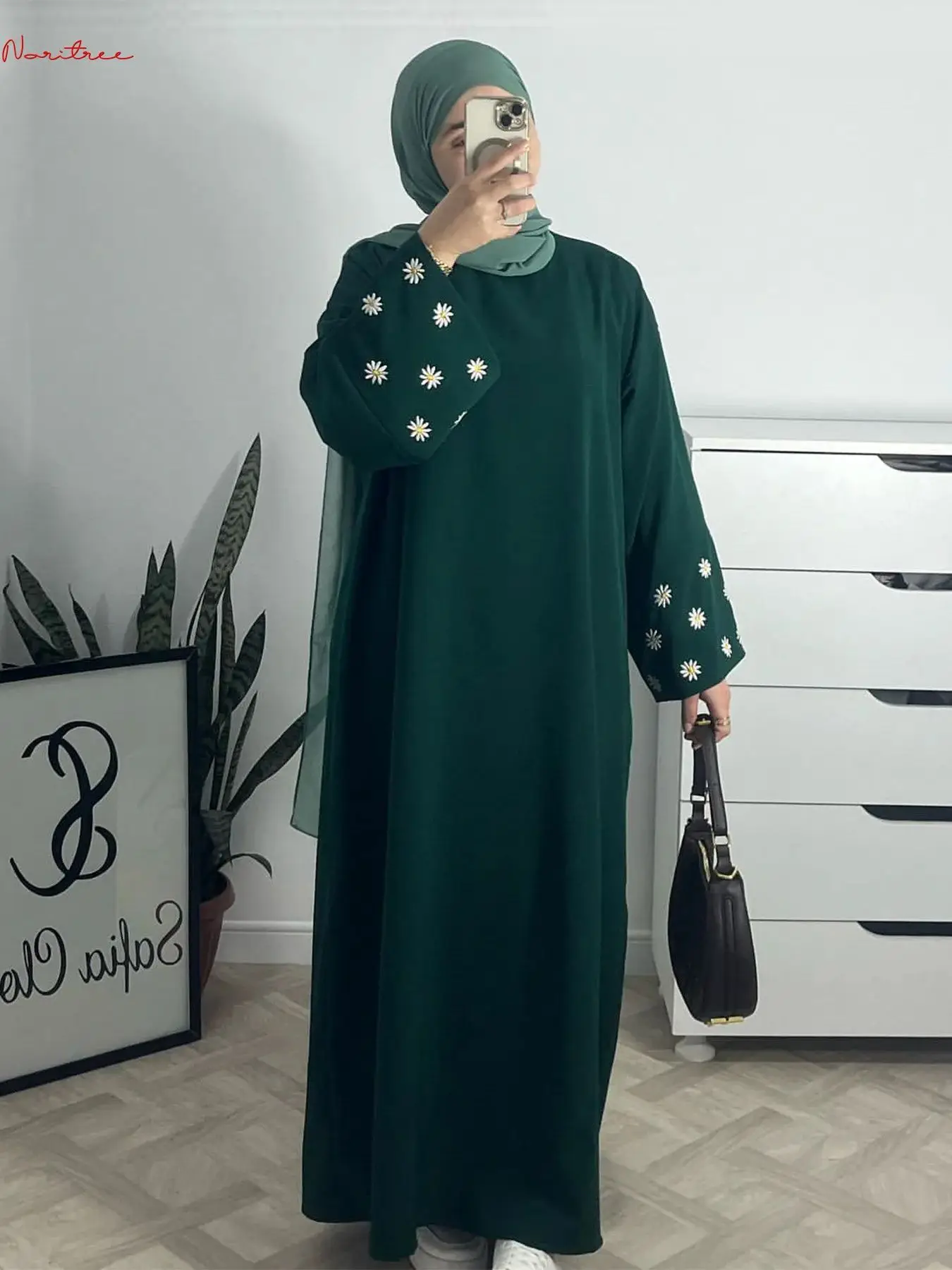 Fashion chrysanthemum Embroidery Muslim Dress Robe Abaya Female Full Length Muslim Outerwear Worship Service Abaya wy2038