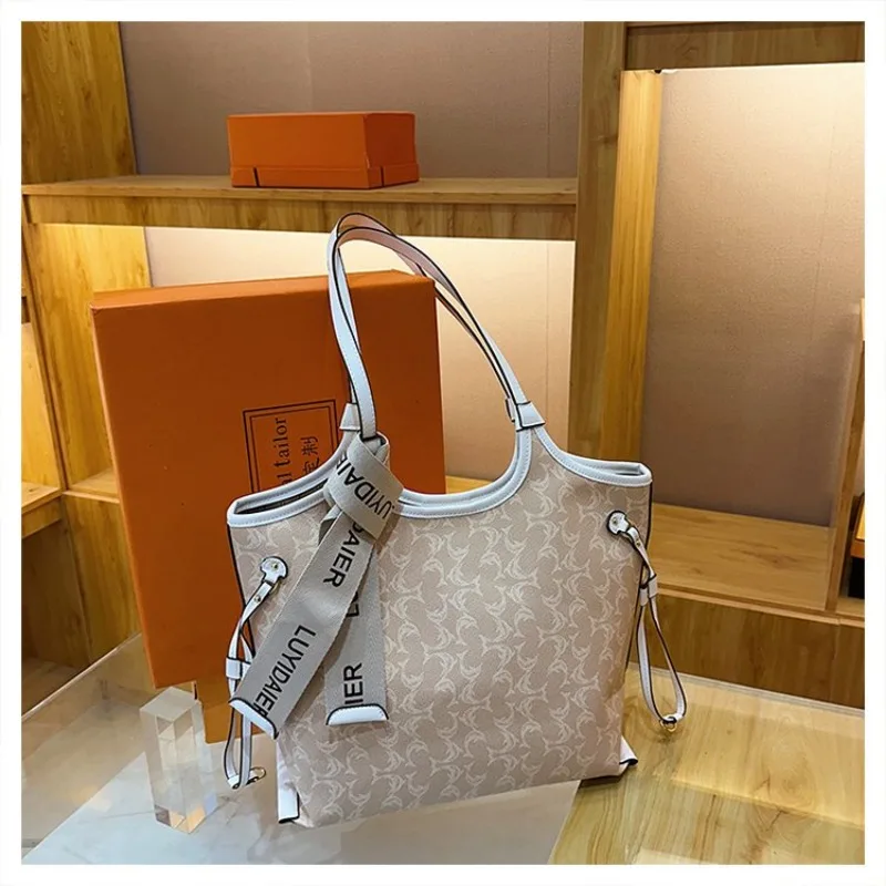 

Trendy Stylish Underarm Pillow Bag Work Portable Commuting Female Bag During A Stylish Date Night