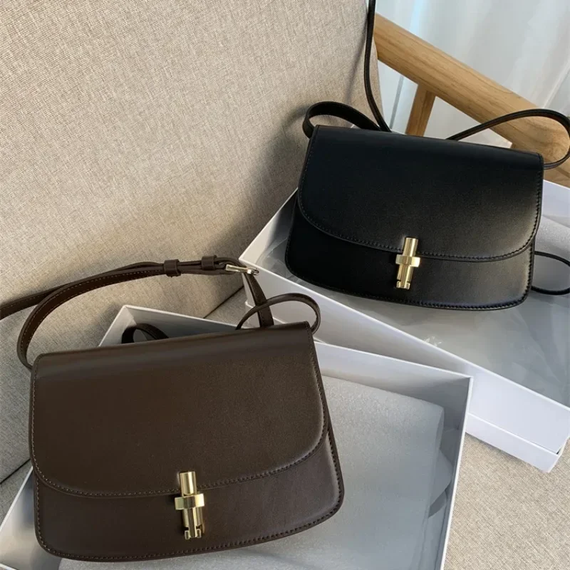 2024 Fashion Brand Design Retro T-shaped Metal Bag Genuine Leather Buckle Small One-shoulder Crossbody Bag for Women Tofu buns