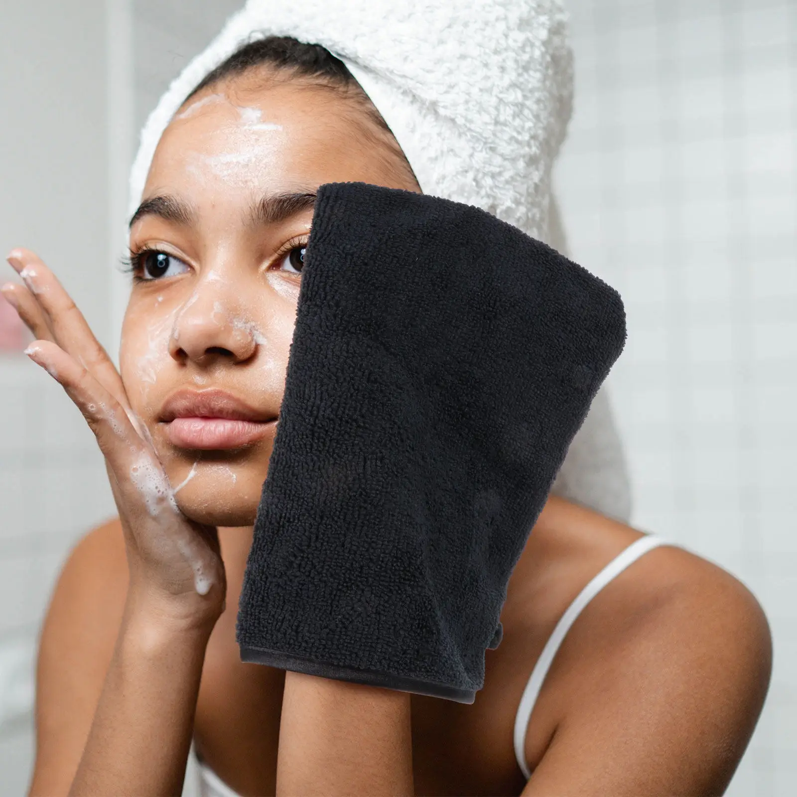 3Pcs Cleansing Gloves for Woman Soft Premium Microfiber Face Washing Mitts Ideal for Daily Facial Cleaning Makeup Removal and