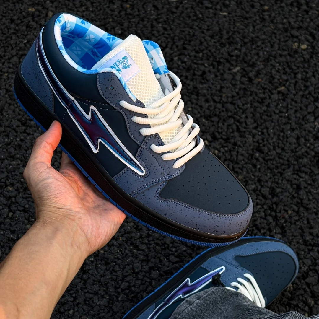 Vintage Navy Gradient Lightning Skate Shoes Unisex Color Block Casual Shoes Trendy Embroidered Low-top Sneakers