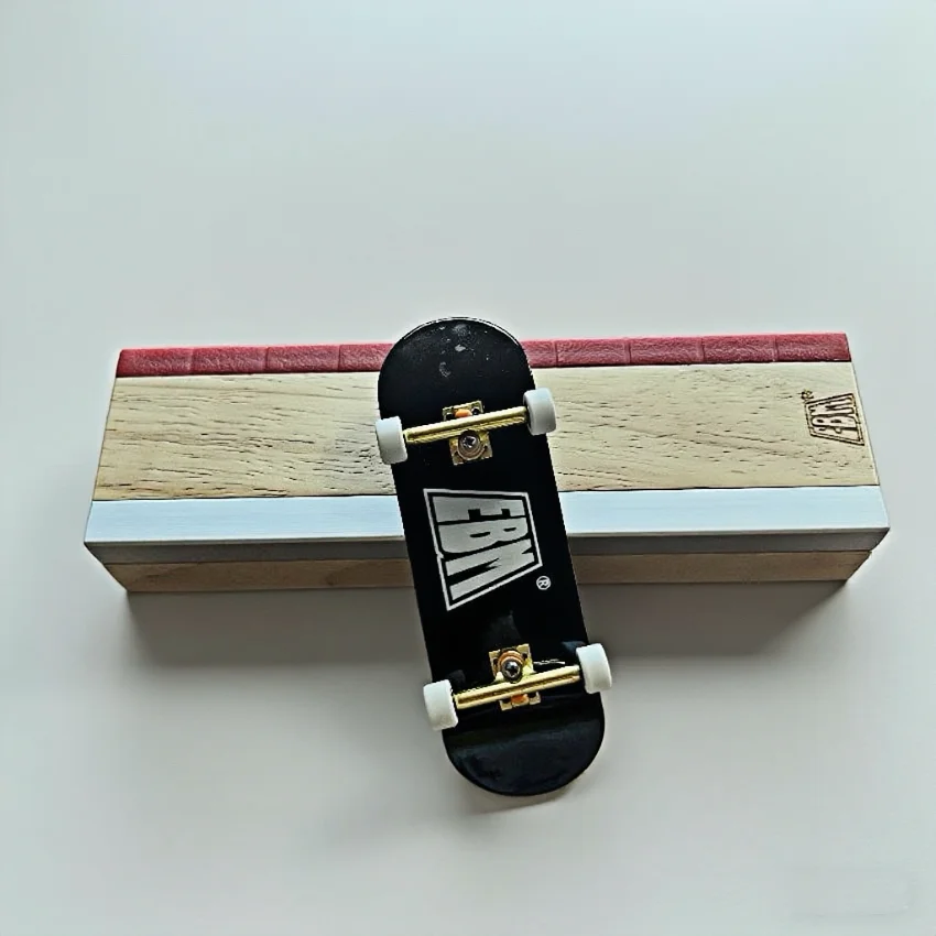 Mini set di rampe per tastiera, tubo e binario portatili per esercitarsi sulla piattaforma tecnica, ostacoli da parco per pattini da tavolo per la tastiera