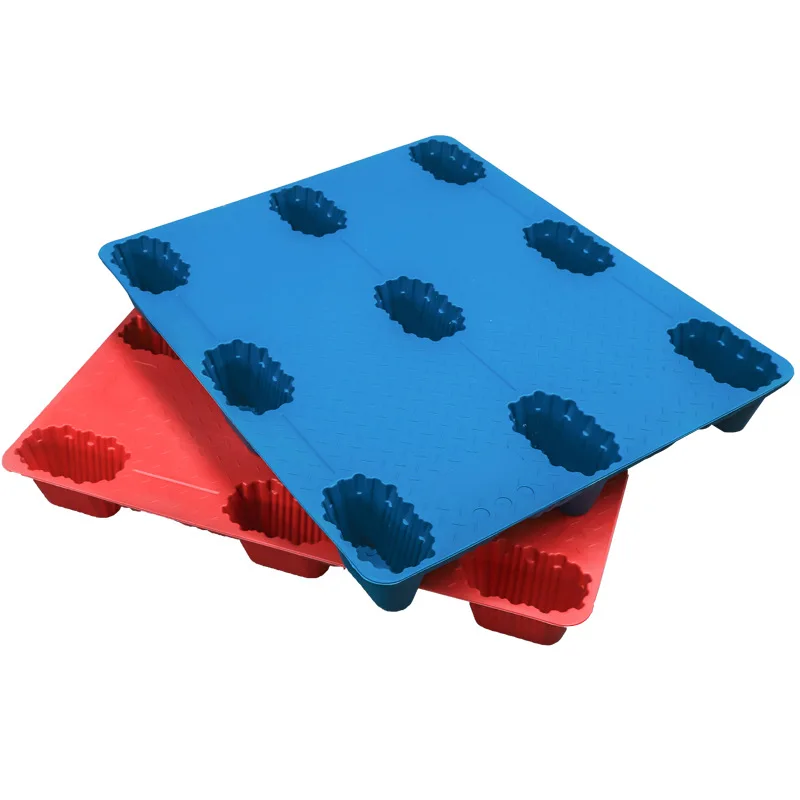 Carrello elevatore con pallet da nove piedi per stampaggio a soffiaggio con pallet in plastica, magazzino con pallet in plastica, pad logistico a prova di umidità