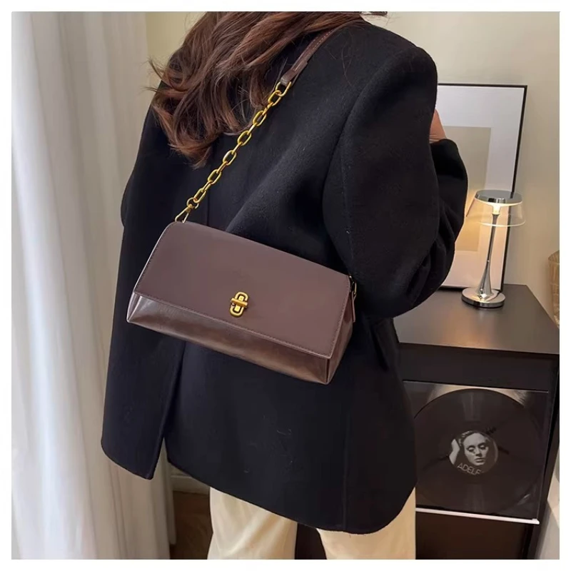 حقيبة كتف نسائية كلاسيكية من جلد البولي يوريثان بلون سادة حقيبة كتف نسائية فاخرة من جلد الغزال الصناعي حقيبة كروس متعددة الاستخدامات للإبط