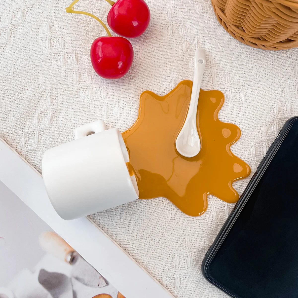Lustige gefälschte Kaffeetasse – PVC-Telefondock für Streich-Requisiten, Bürodekoration und mobile Videobeobachtung – Detail 8