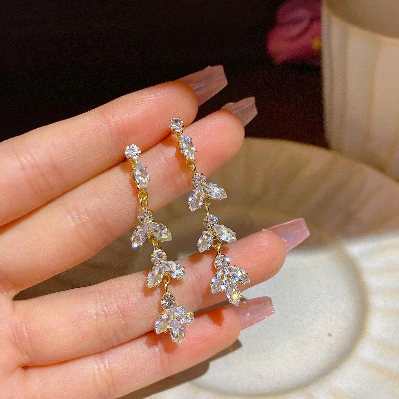 Elegant Exquisite Crystal Wheat Ears Tassel Pendant Stud Earrings for Women New Fashion Temperament Ladies Daily Wear Jewelry