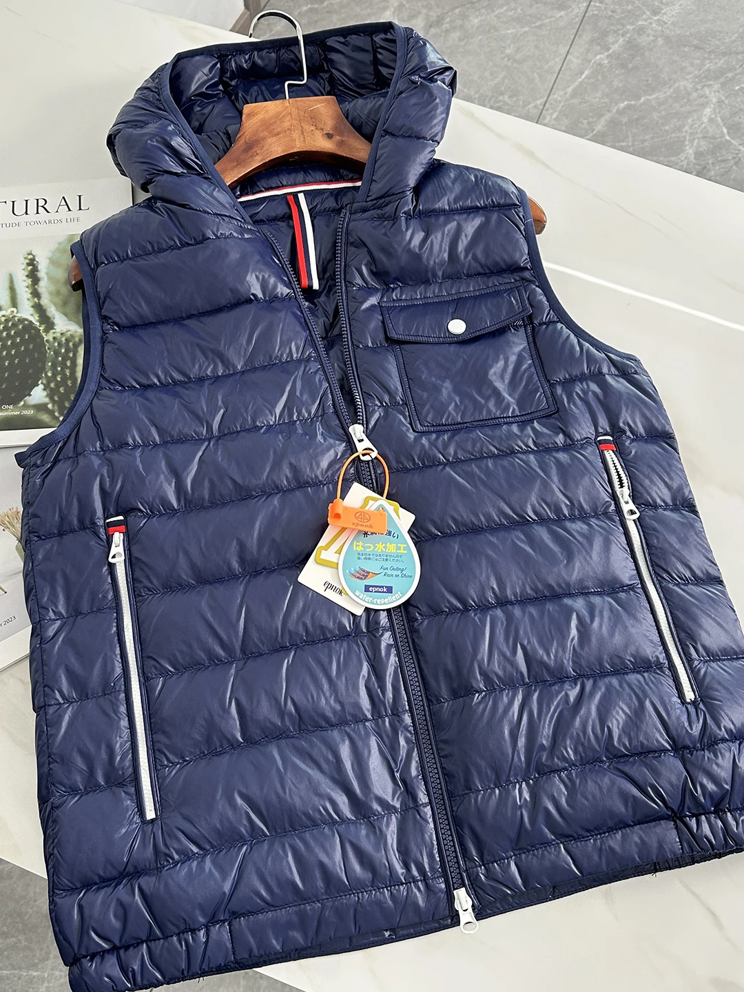 

Men's Hooded down Vest Lightweight Leather Surface 90 Du down Outdoor Wear Windproof Warmth Trendy Busin Gentleman Sle