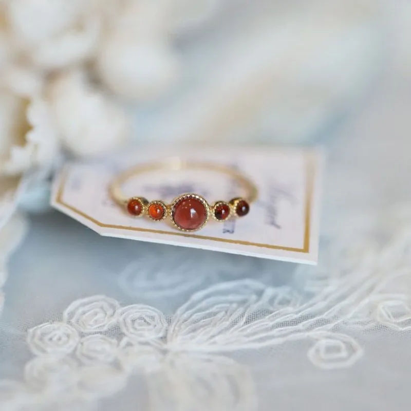 

Rose bouquet red gemstone Many circles egg faced rings for women exquisite and exquisite engagement jewelry Bridal Accessories