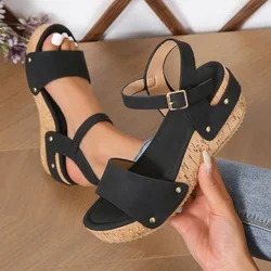 Sandali da donna Platform Wedge Summer Ladies Shoes Buckle Strap zoccoli Gladiator Brand Design sandalo con tacco rivetto calzature