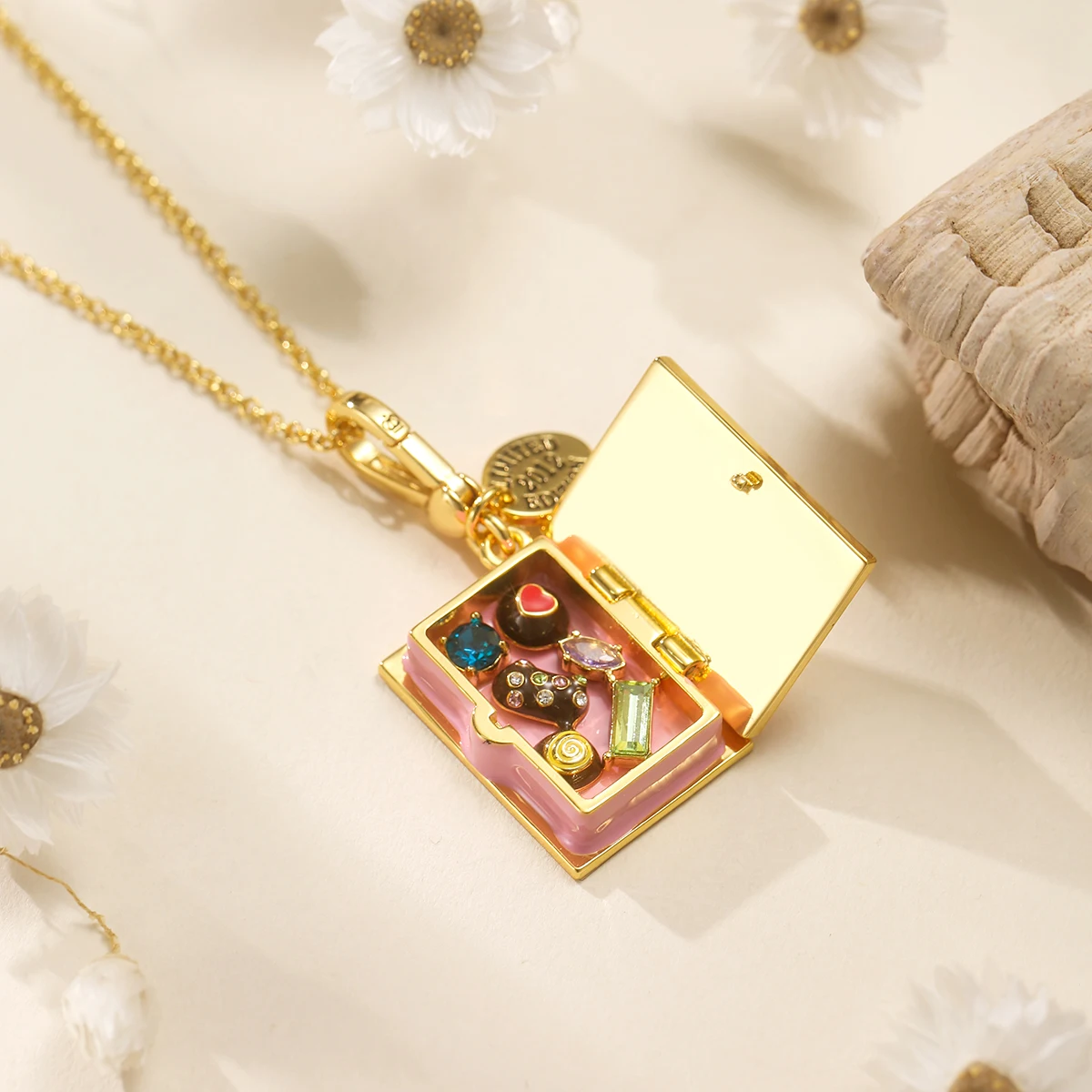 

Fashion Luxury Enamel Printed Letters Openable Chocolate Square Box Pendant Necklace for Women Sweet Elegant Party Jewelry Gift