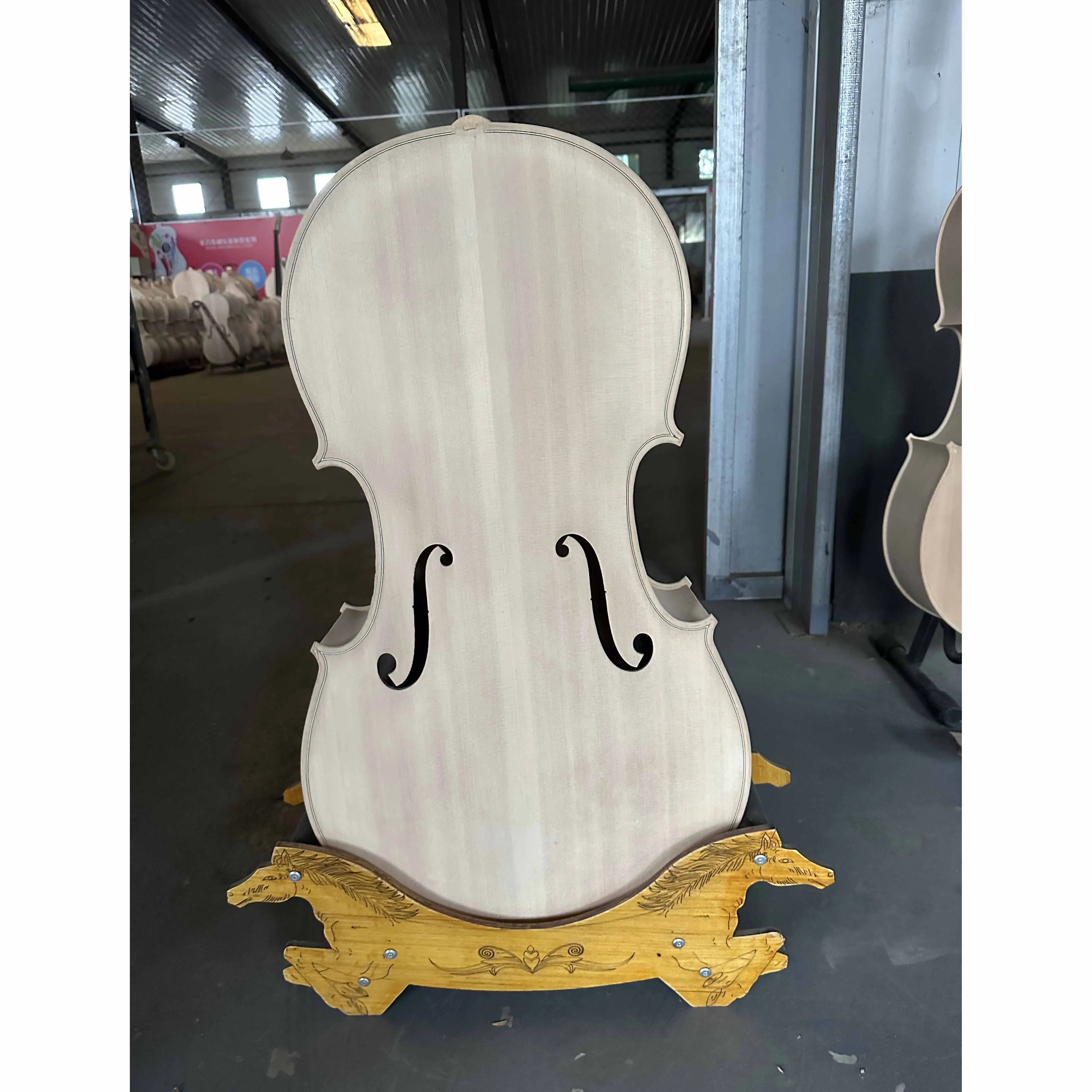 Inventory of 4/4 semi-finished solid wood cellos, unfinished, with minor defects. Please be cautious when placing orders if you