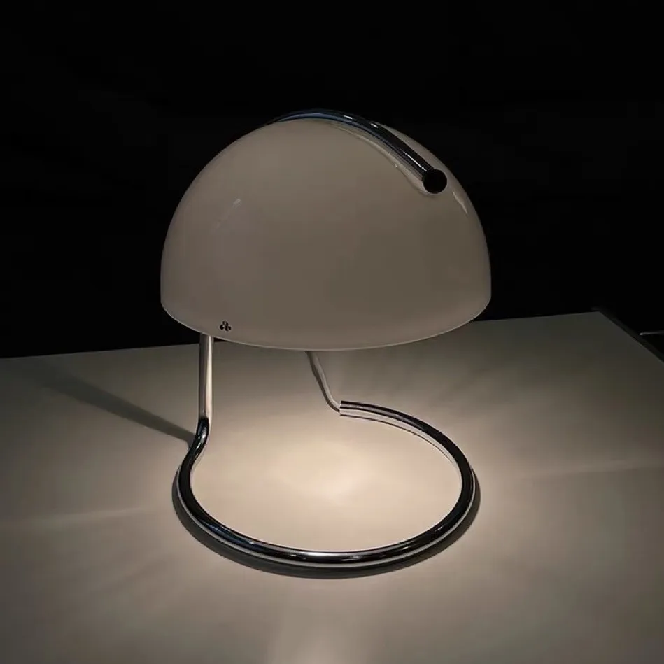 The wax melting lamp can be timed to retro bedside bedroom atmosphere, aromatherapy wax melting lamp