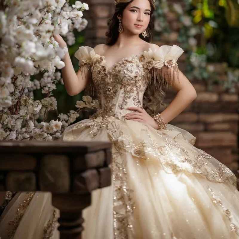 

Светлое платье Quinceanera цвета шампанского с блестками, наклейка, длинный хвост, 3D цветы, многослойное платье с открытыми плечами, Vestidos De 15, Quinceanera ﻿ Настроить