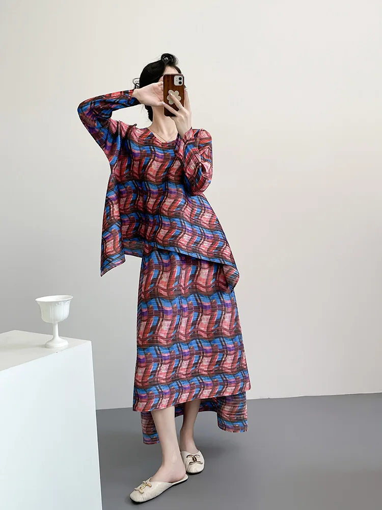 

Женский повседневный костюм в полоску, футболка с длинными рукавами и принтом в стиле ретро, свободная полуюбка больших размеров, 2026, весенняя новая женская одежда