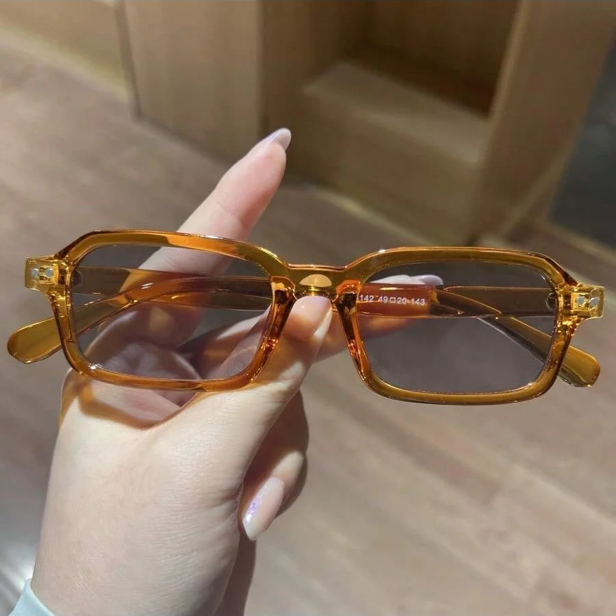 1Pc frauen Sonnenbrille Neue Retro Quadratischen Niet Design Persönlichkeit Mode Lässig Vielseitig Urlaub Geschenk Täglichen Ausflug Urlaub Dri
