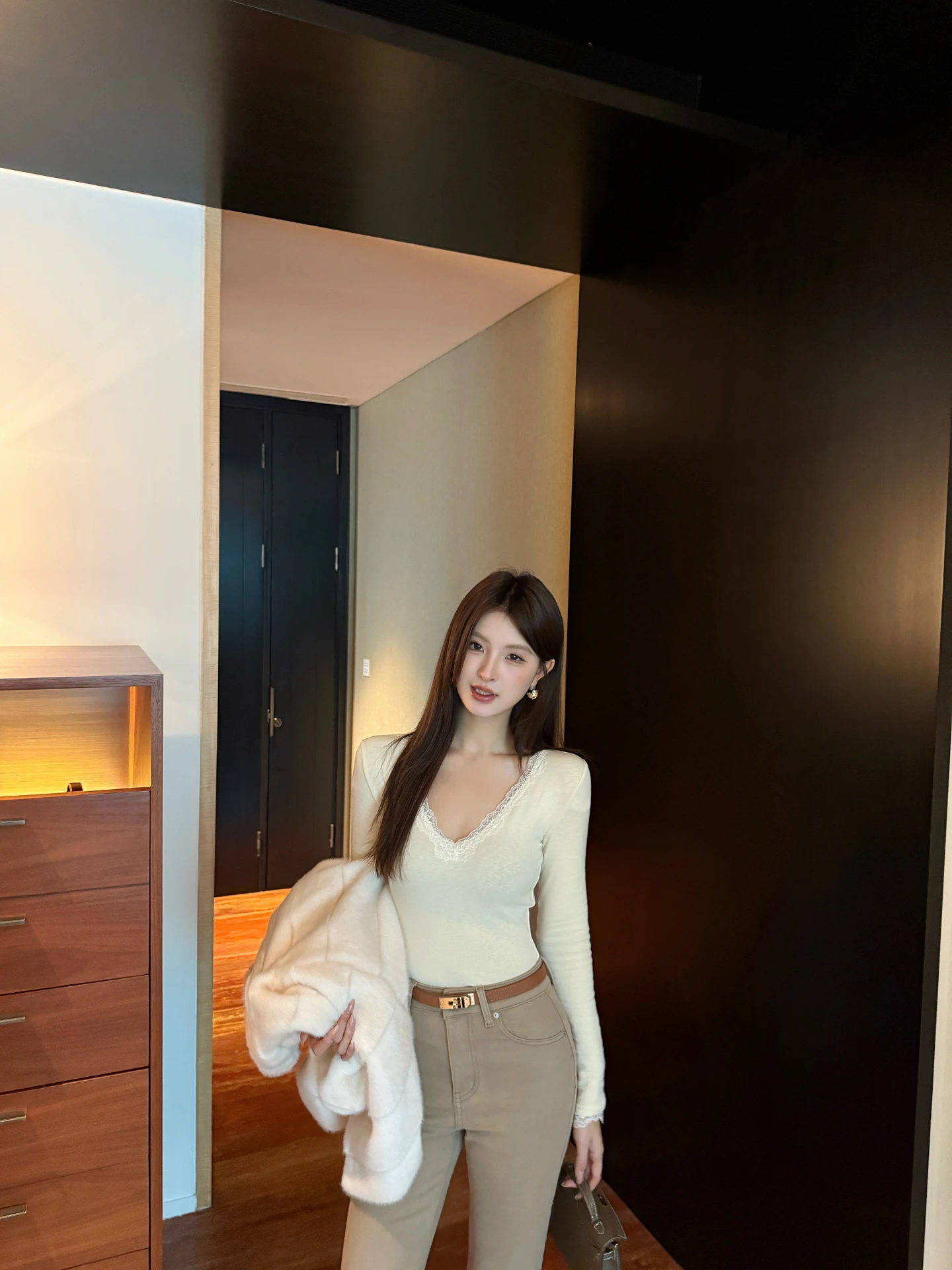 

Женский топ WTT с белым кружевным краем, вязаный, с V-образным вырезом, приталенный, с завышенной талией, повседневный, осенне-зимний, новинка