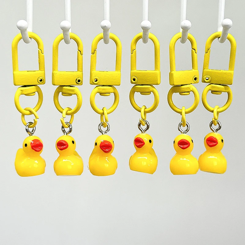 Carino Little Yellow Duck portachiavi resina Cartoon Little Duck fai da te coppia telefono ciondolo auto portachiavi zaino Charms Bag Decor