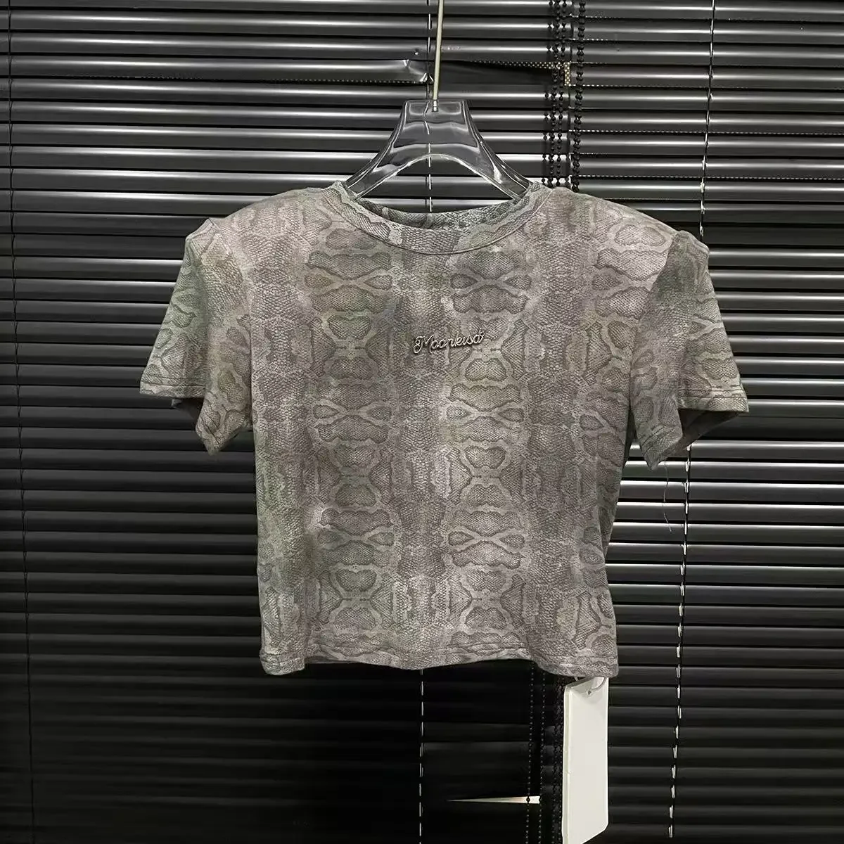 

Spring 2025 snake print shoulder pad short T-shirt women's niche Spice Girl versatile fashion short-sleeved top