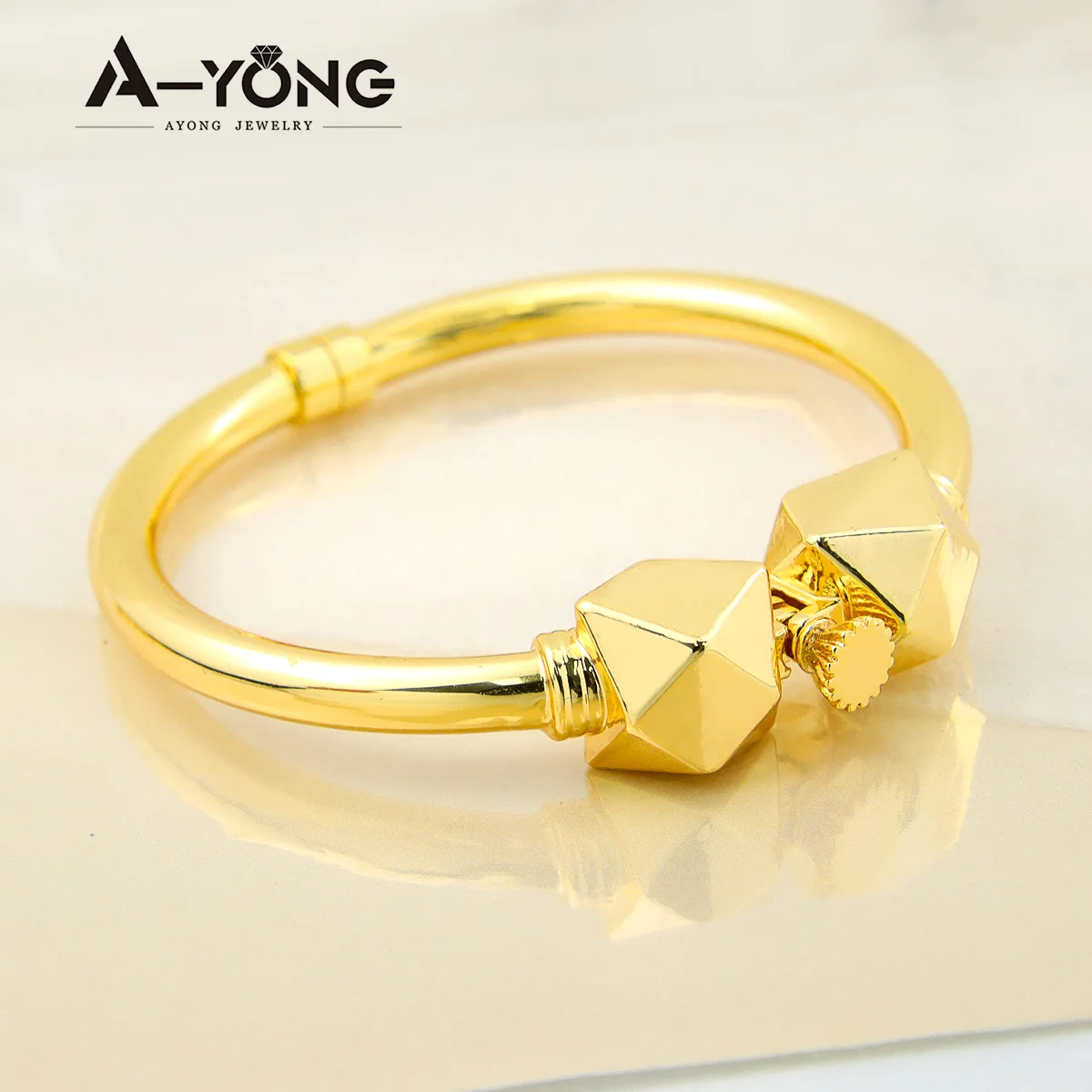 กำไลข้อมือสีทองสไตล์อาหรับ21K ชุบทองเครื่องประดับโบราณสไตล์พังก์ตะวันออกกลางดูไบ