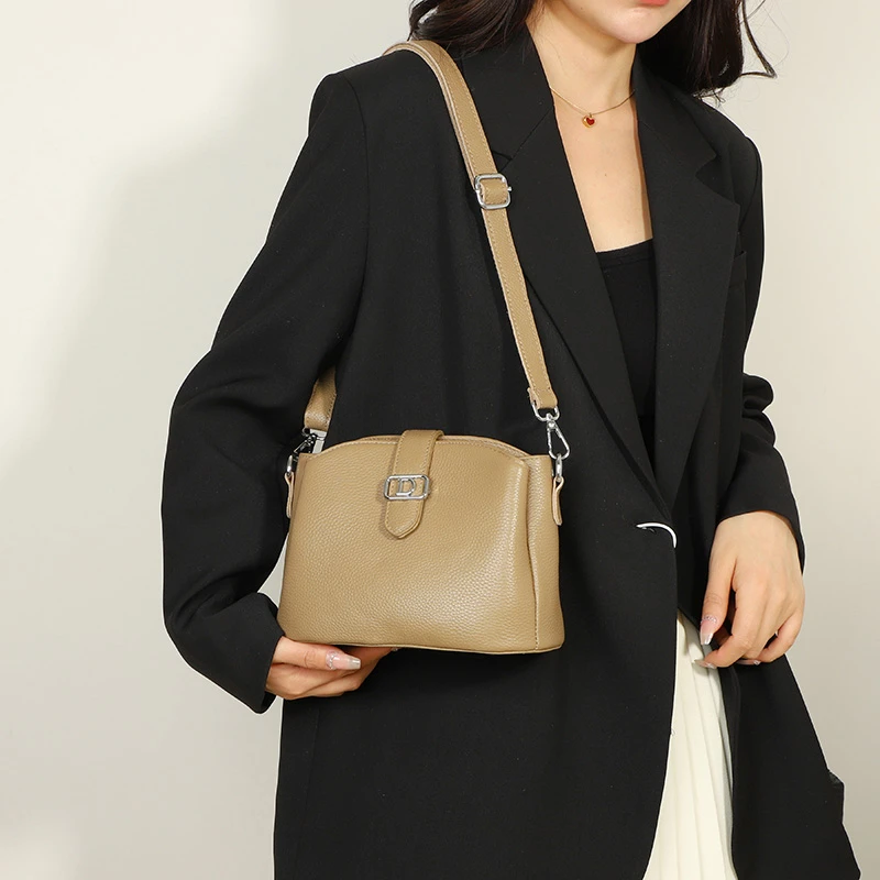 

Classic And Elegant Shoulder Bag Women's, Leather Messenger Style, Luxury Brand Handbag With Gold Hardware