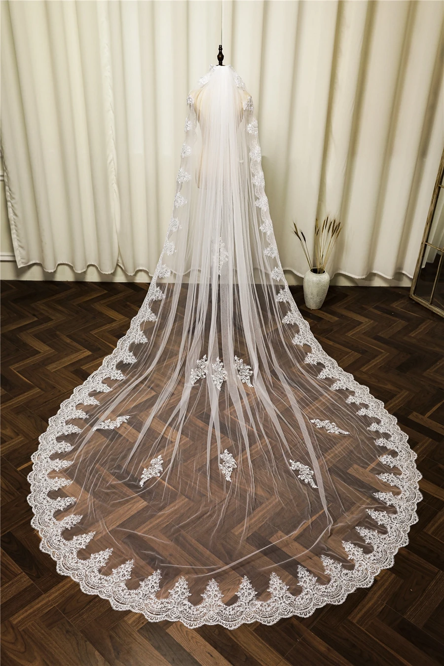 Elegant White Ivory 3.5*3 Meter Cathedral Wedding veil Lace Edge velo Wedding accessories Bridal Veils velo de novias