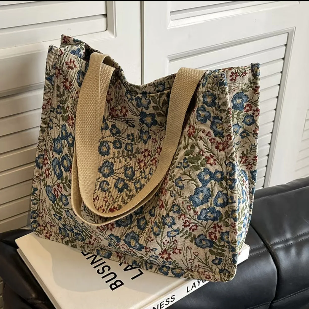 2026 Vintage European American Ethnic Print Canvas Tote Bag Women Multi Pocket Large Capacity Office Commuter Shoulder Bag