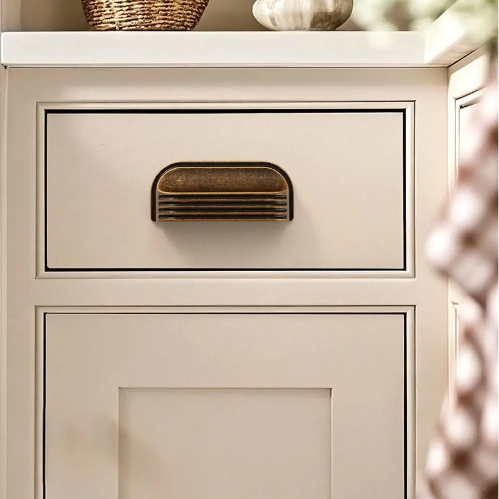Zinc Alloy Material Cabinet Pulls Hammered Texture Curved Edges Design Cabinet Handles Antique Brass Finish Brushed Gold Finish