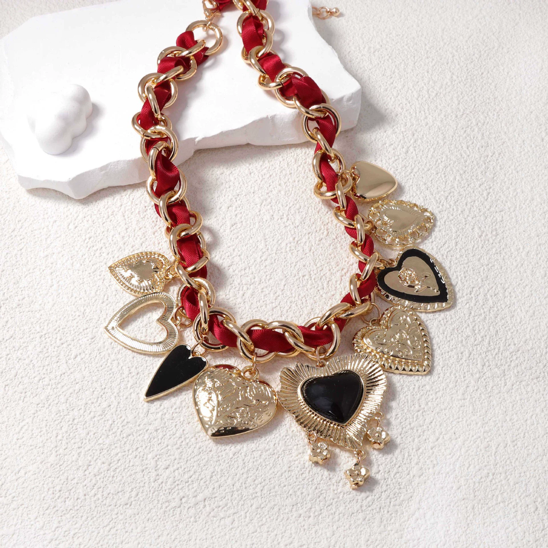 HUANZHI Vintage Multiple Rose Heart Pendant Necklace Personalized Trend Punk Charms Jewelry for Women Men New