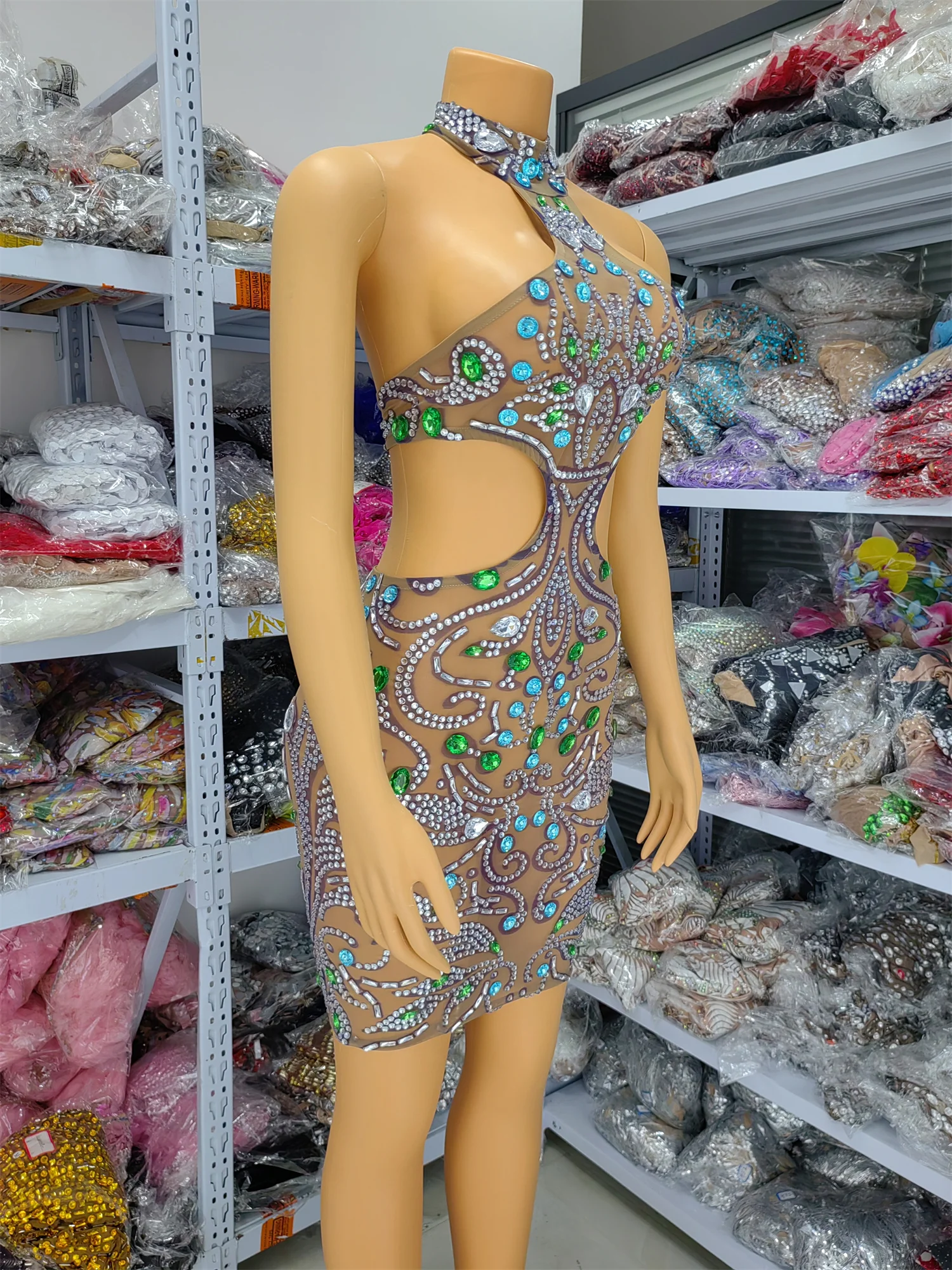 فستان مثير للنساء قطع أحجار الراين الديكور Bodycon البسيطة انظر من خلال فستان النادي المسائي ملابس النوم أزياء فتاة الإستعراض