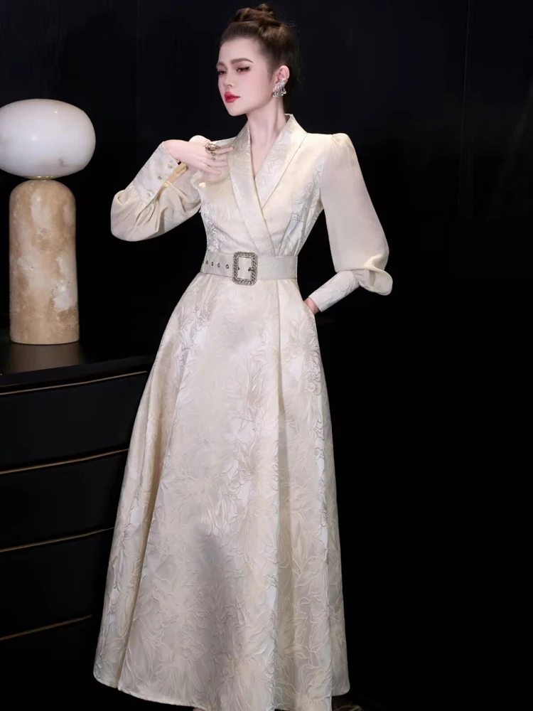 2026 ربيع جديد الفرنسية أنيقة الراقية الجاكار فساتين طويلة الخامس الرقبة طويلة الأكمام حزام سليم ألف خط فستان الحفلات المسائية للنساء