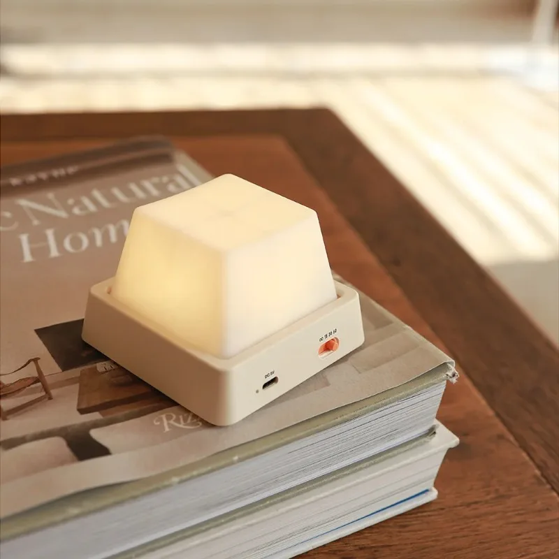 シンプルなデザインライトナイトランププレススイッチタイミングledテーブルデスクランプ高品質ナイトライトキーボード形状ギフト