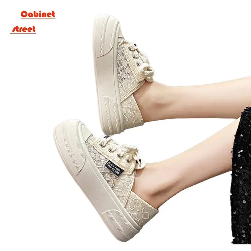 

2024 Summer Women's Board Shoes New National Tide Embroidery Women Vulcanize Round Head Lace-up Casual Flat Platform Pumps